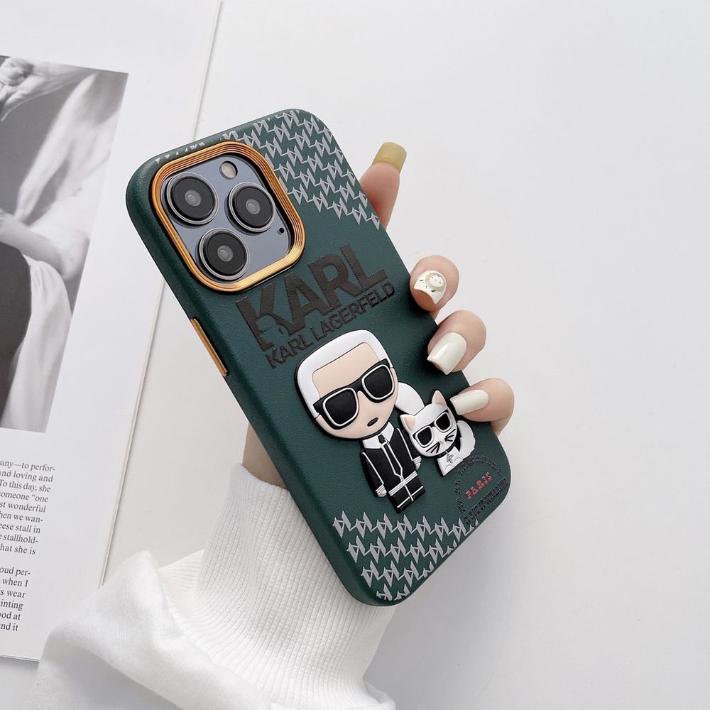 Чехол для iPhone 14 Karl Lagerfeld с защитой камеры Зеленый с золотой каймой