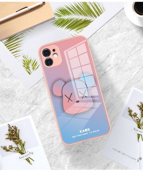 Розовый стеклянный чехол Bearbrick Kaws для iPhone 12 Pro