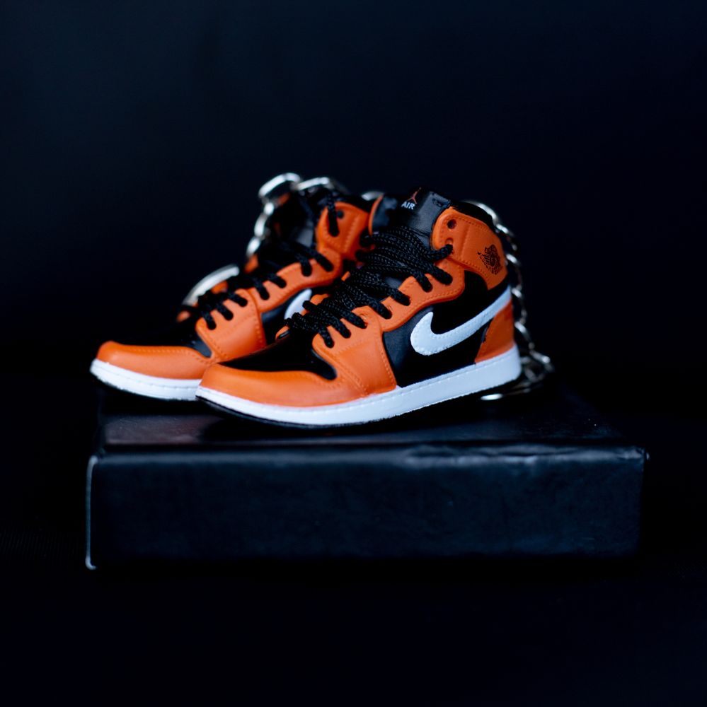 Брелок (ключниця) Nike Air Jordan 3D міні-кроссовки Чорно-помаранчевий, 1 пара
