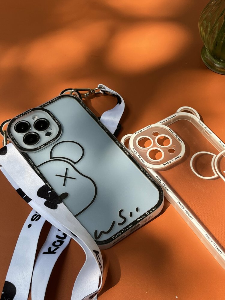Чехол для iPhone 12 Pro Max Bearbrick мишка с ремнем для плеча Черный