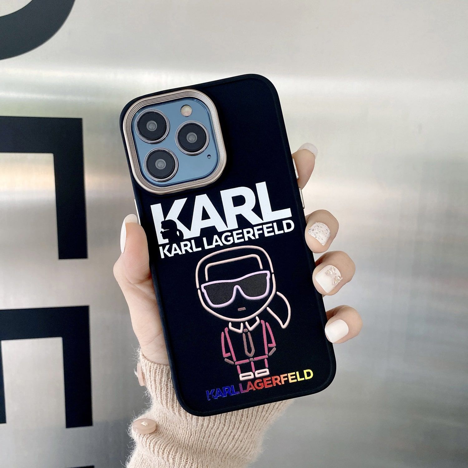 Чехол для iPhone 12 Pro Max Color Line Karl Lagerfeld с защитой камеры  Черный | Pikasso