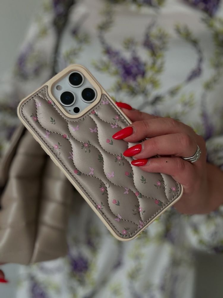 Чехол для iPhone 15 Pro Flowers Gold