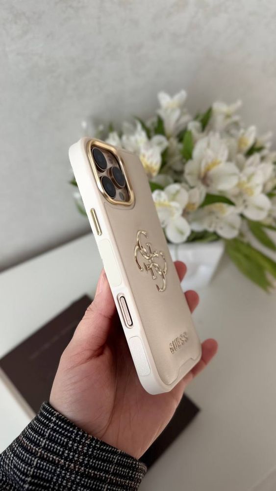 М'який чохол для iPhone 15 Pro Max Guess Молочний