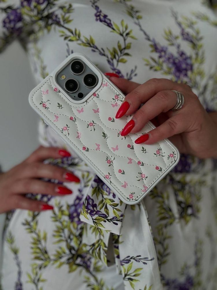 Чехол для iPhone 16 Pro Flowers White