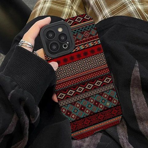 Вінтажний чохол для iPhone 15 Вишивка на мішковині