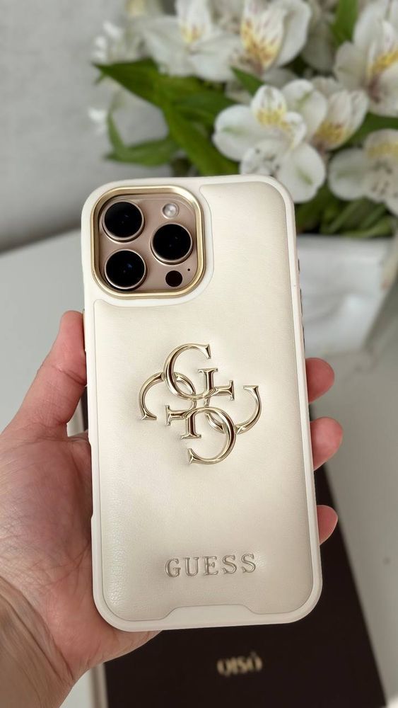 Мягкий чехол для iPhone 15 Pro Guess Молочный