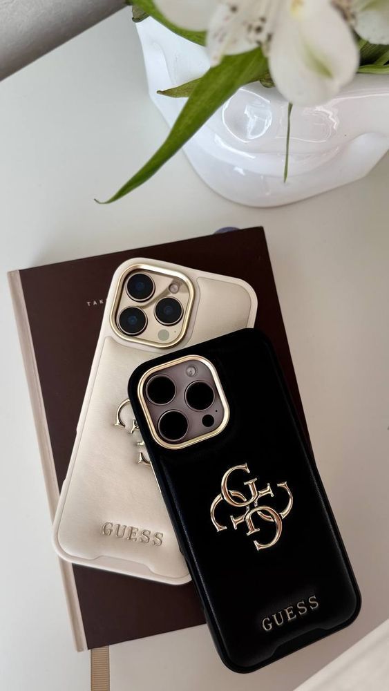 Мягкий чехол для iPhone 14 Pro Max Guess Молочный