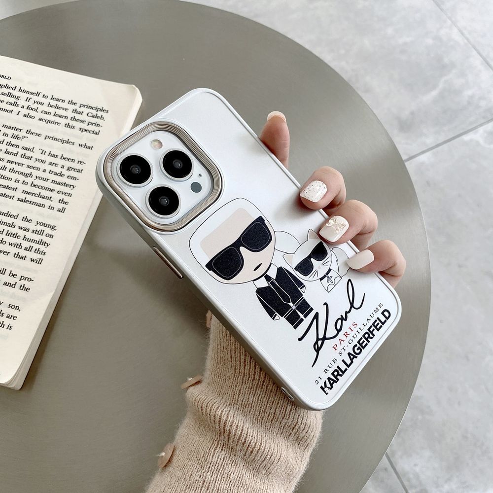 Чехол для iPhone 12 Pro Max Karl Lagerfeld and cat с защитой камеры Белый