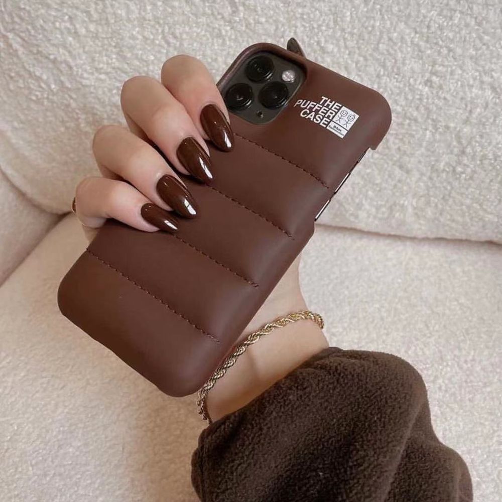 Пуферний чехол-пуховик для iPhone 12 Mini шоколадного цвета