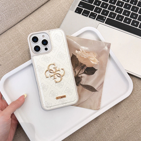 Чехол для iPhone 15 Pro Max Guess Молочный