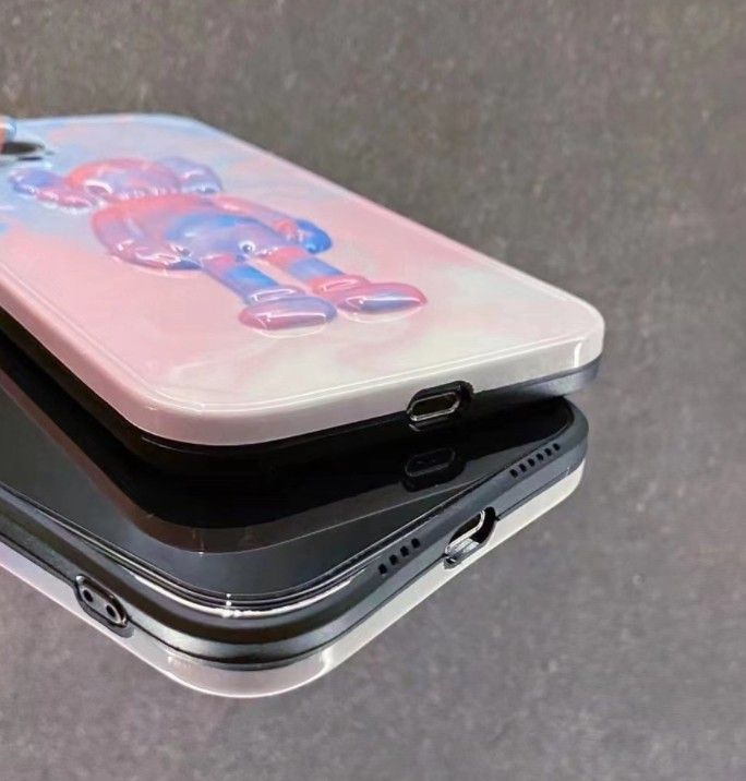 Чехол с 3D-дизайном Kaws Holiday для iPhone 13 Фиолетовый