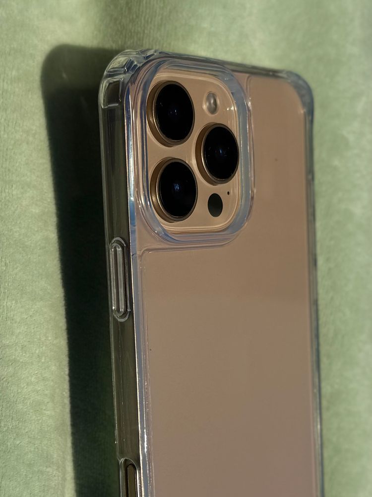 Чехол для iPhone 14 Pro Max с акриловой коричневой цепочкой