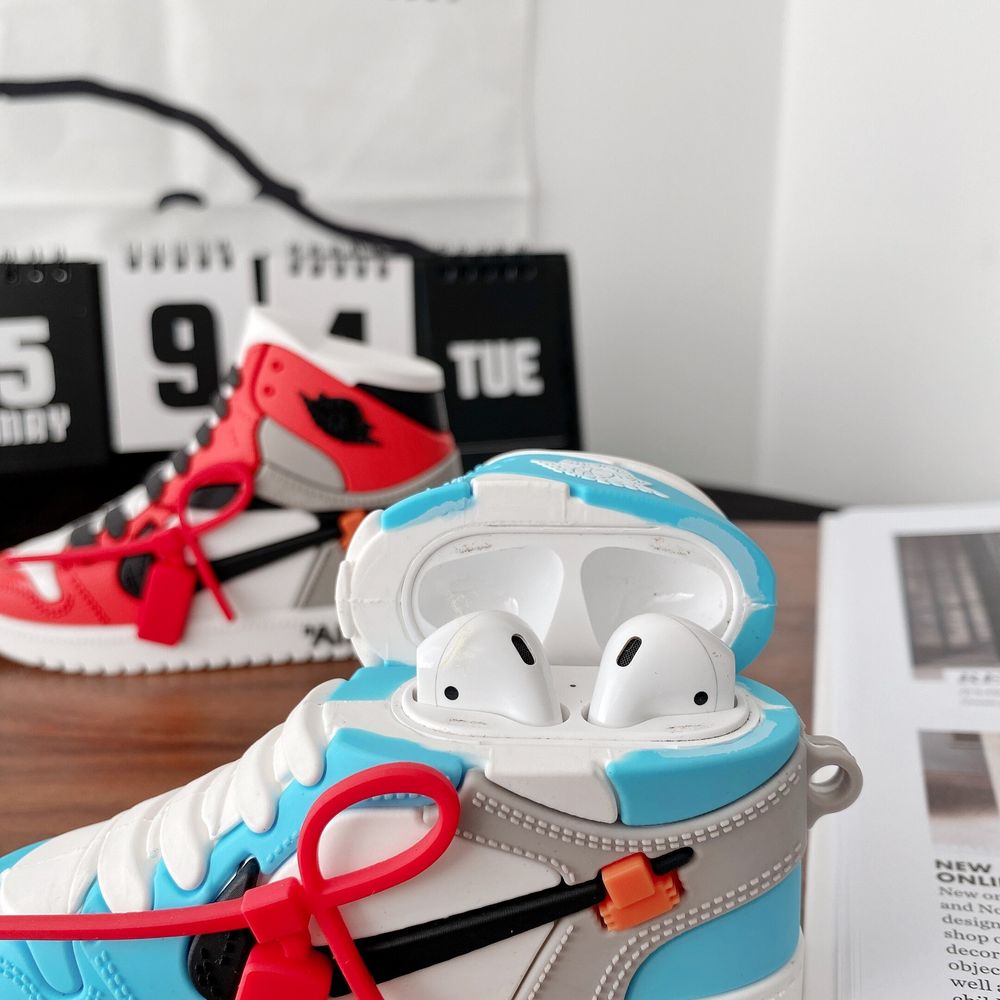Силиконовый 3D чехол "Кроссовок Nike" для Apple Airpods Pro бело-голубого цвета