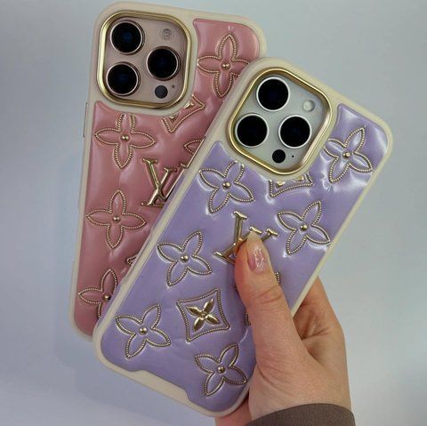 Мягкий чехол Louis Vuitton для iPhone 16 Фиолетовый