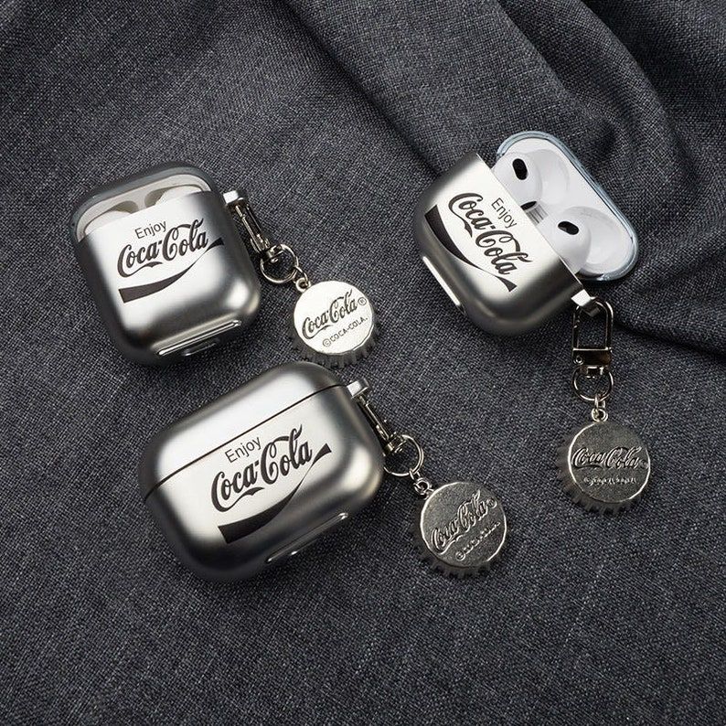 Чехол для Apple Airpods Pro 2 Coca Cola с ремешком Серебристый
