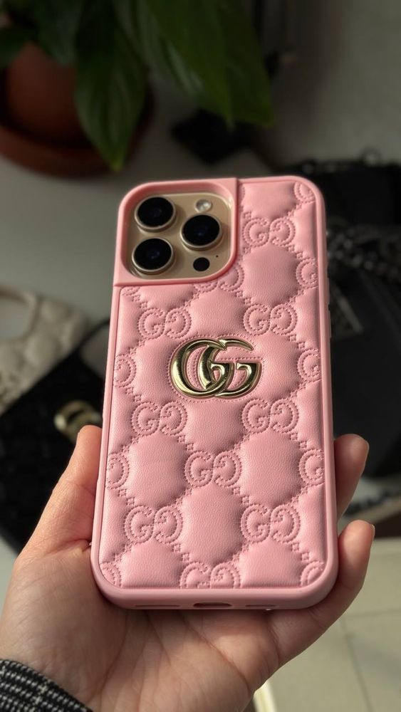 Чехол для iPhone 16 Gucci Embossed Puffer Розовый