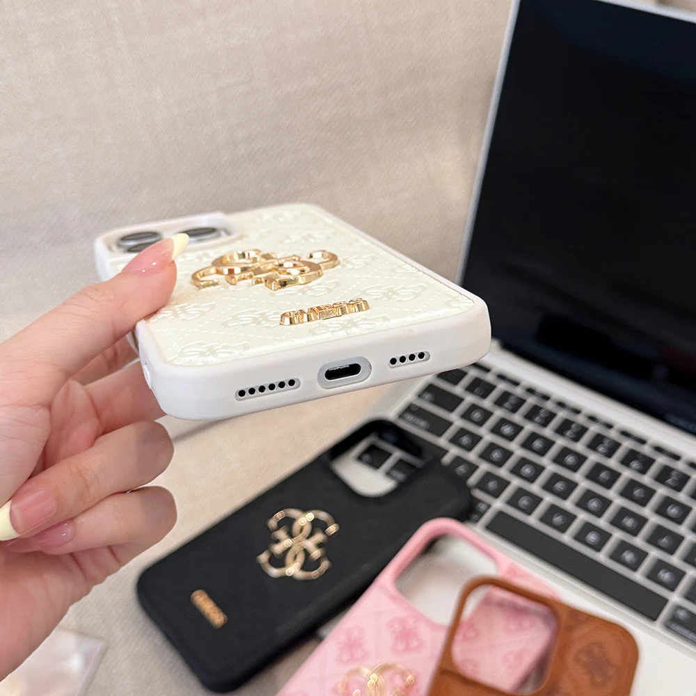 Чехол для iPhone 14 Guess Молочный