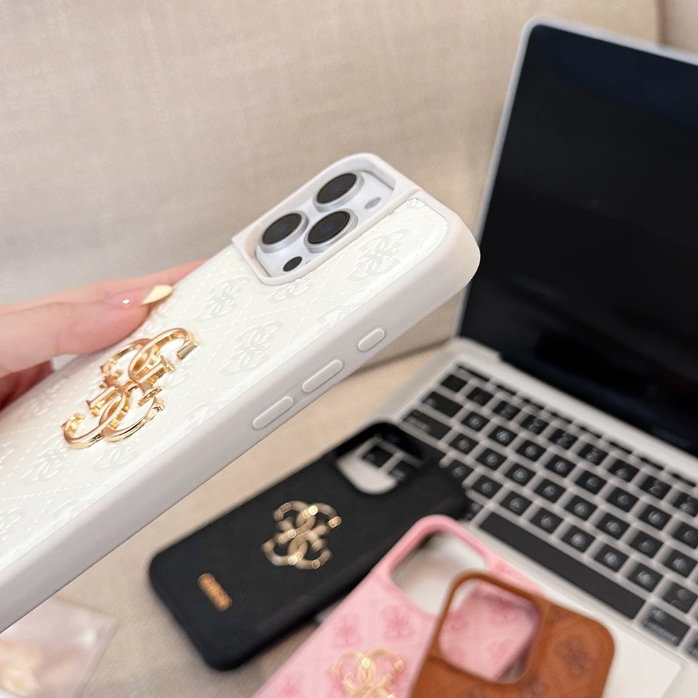 Чехол для iPhone 14 Guess Молочный