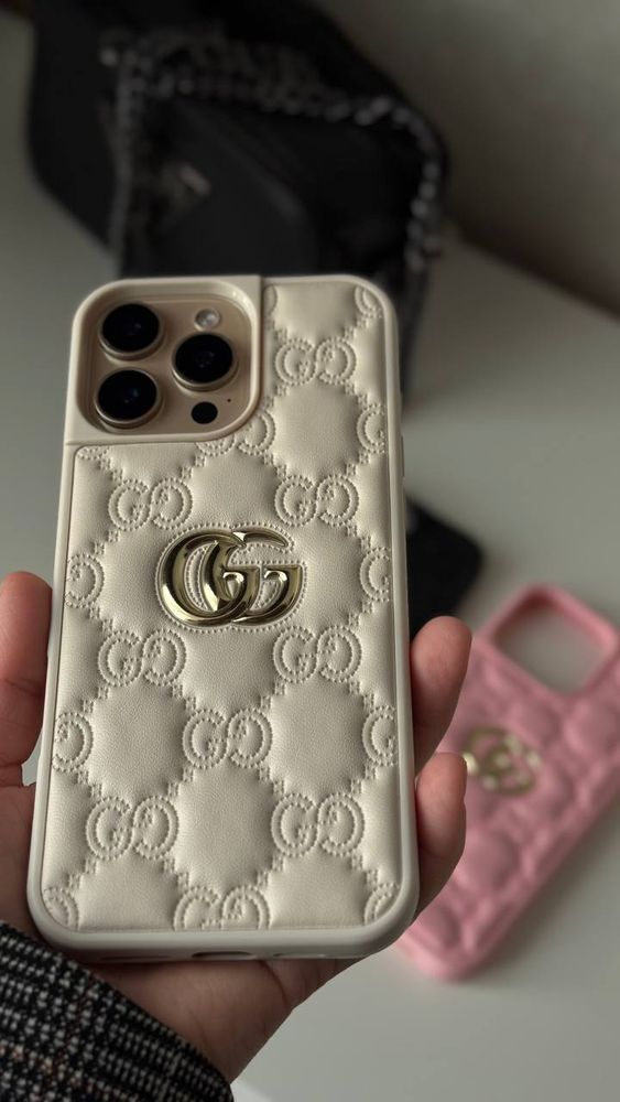 Чехол для iPhone 16 Gucci Embossed Puffer Молочный