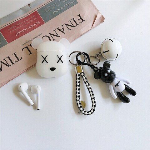 Белый 3D чехол "Bearbrick Kaws" для Airpods 1/2 с брелоком Bear