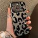 Черно-серый чехол для iPhone 15 с леопардовым принтом