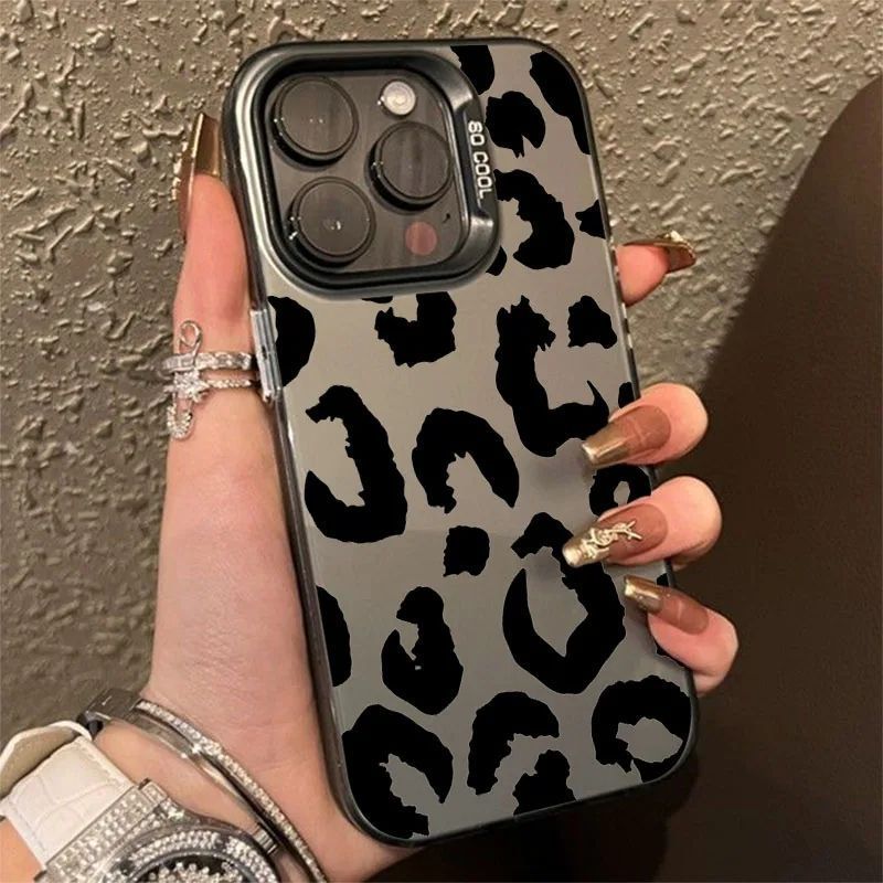 Черно-серый чехол для iPhone 15 с леопардовым принтом