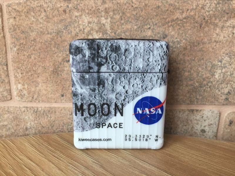 Чехол NASA "Moon Space" для Apple Airpods 1/2 с лунным принтом