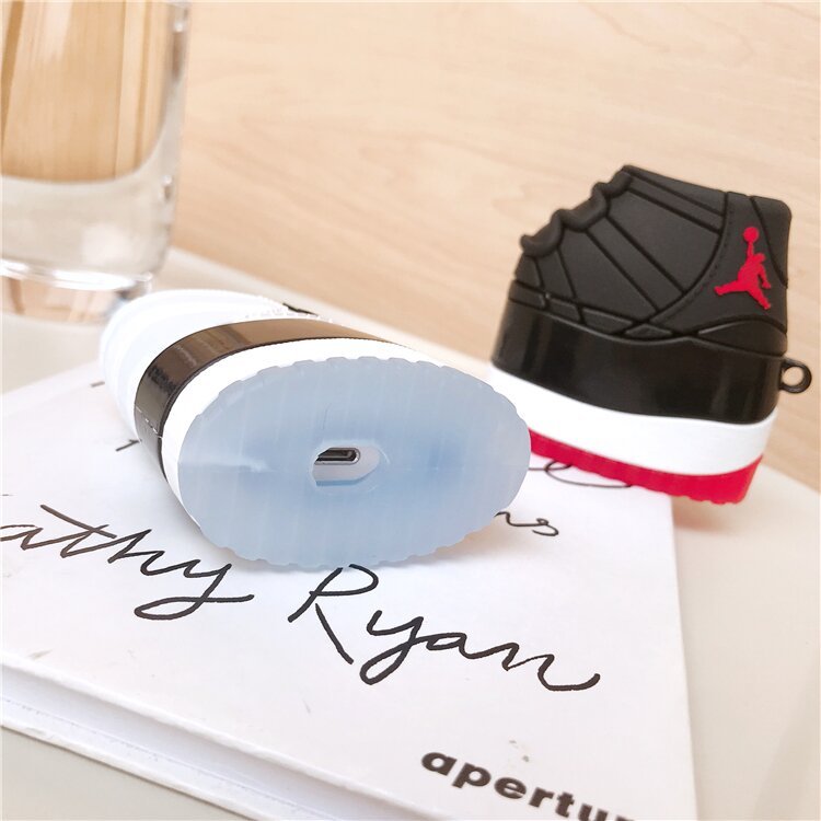 Черный силиконовый чехол "Кроссовок Air Jordan" для Apple Airpods Pro