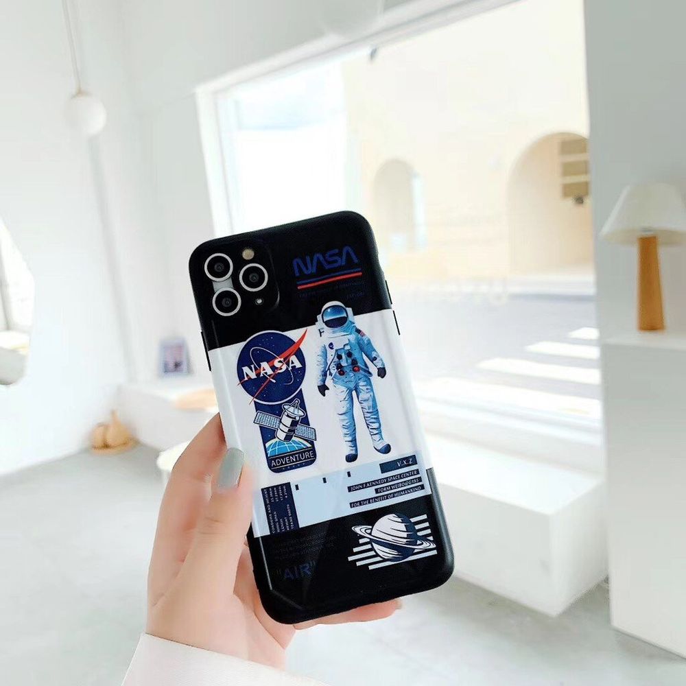 Чехол на iPhone 7 Plus/8 Plus НАСА "Астронавт" черного цвета